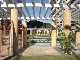 The spacious park scenery at the foot of the Repsol-Towers in Buenos Aires is situated over an underground garage and creates precious space for recreation. Park scenery at the foot of the Repsol-Towers in Buenos Aires